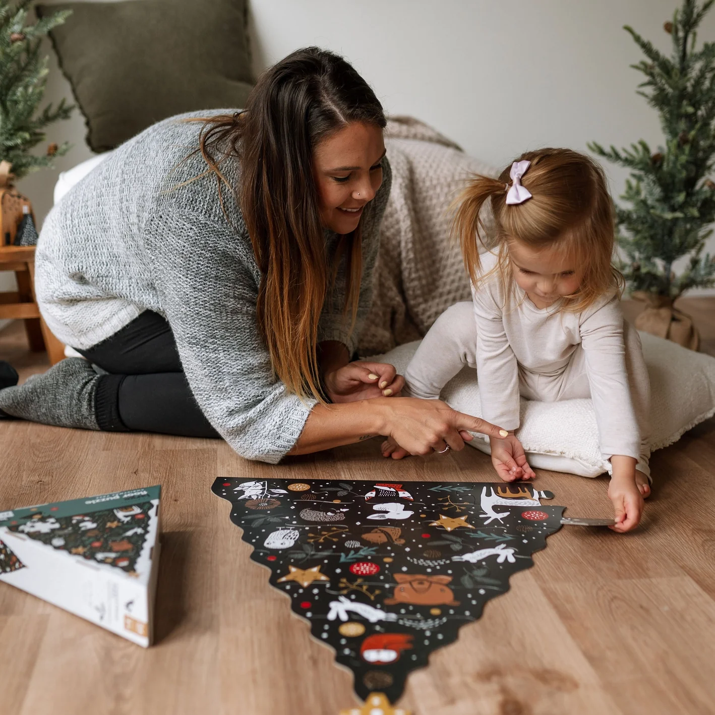 Christmas Tree: 24-Piece Floor Puzzle - Image 4