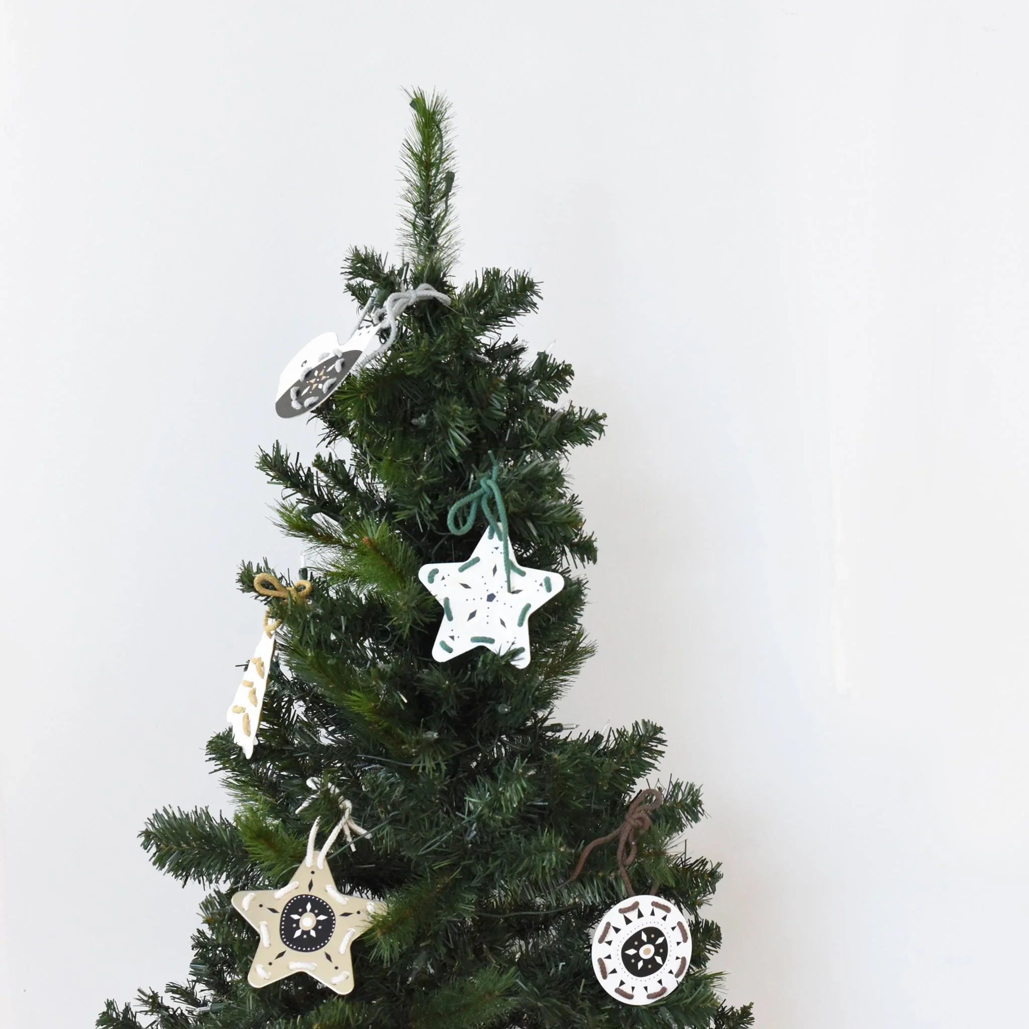 Festive Ornament Lacing Cards - Image 9