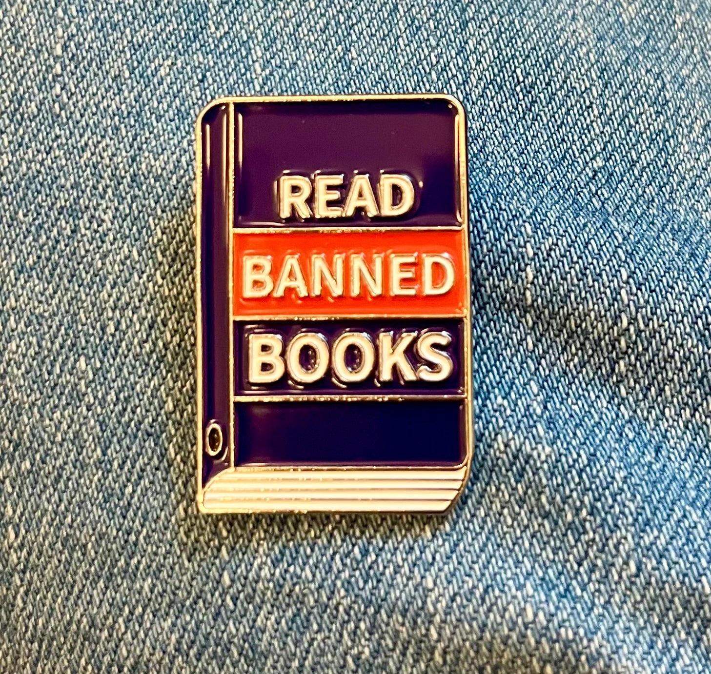 Read Banned Books Enamel Pin - Image 6