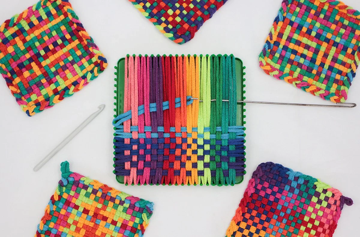 Traditional Potholder Loom - Image 4